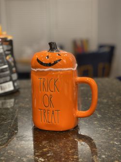 Rae Dunn 🖤Mug🎃New Trick Or Treat!