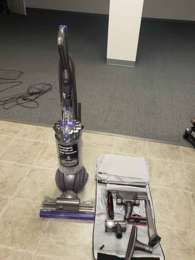 Vacuum cleaner Dyson Ball Animal 2 + upgraded att set