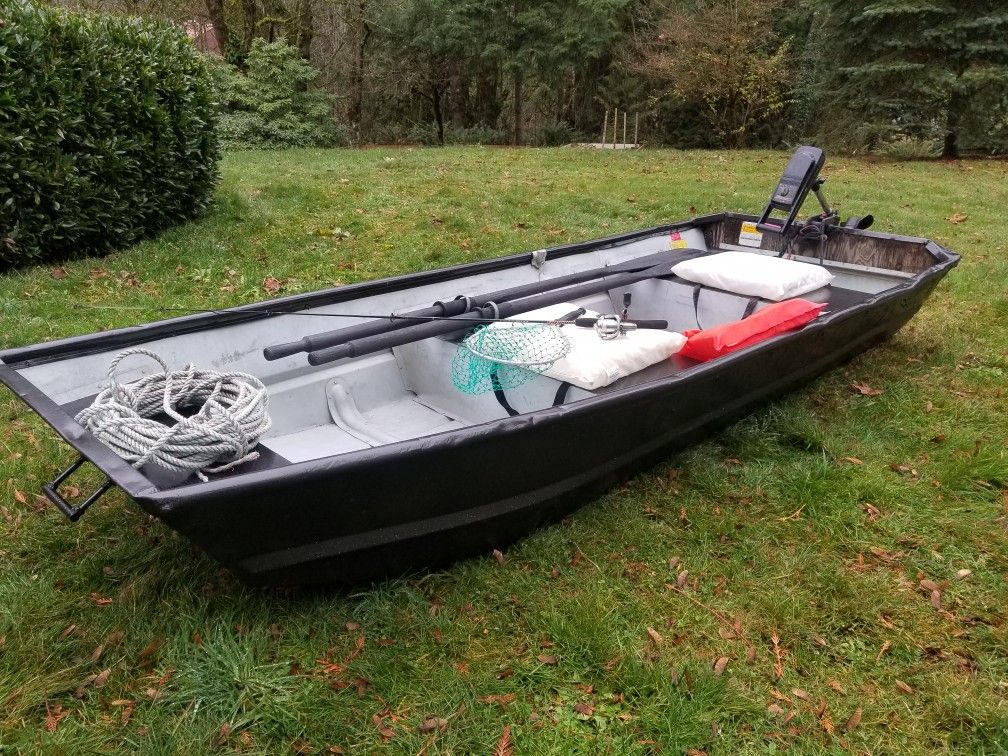 10' Gamefisher Aluminum Jon boat w 37lb thrust electric motor for Sale in Auburn, WA