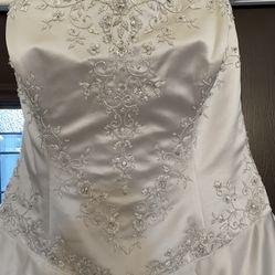 Mon Cheri Ivory RN 82673 Strapless Wedding Dress Size: US 18
