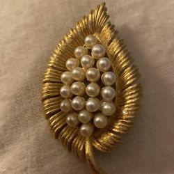 Free brooches