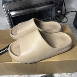 YEEZY SLIDE “PURE” SIZE 9