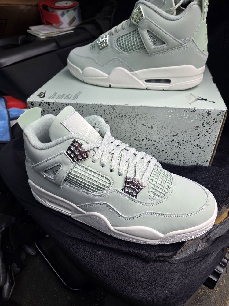 Jordans Sz 8.5W & 9W