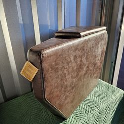 Chair/Sofa Wedge By Southern Motion With Deep Storage Tray. New In Box!