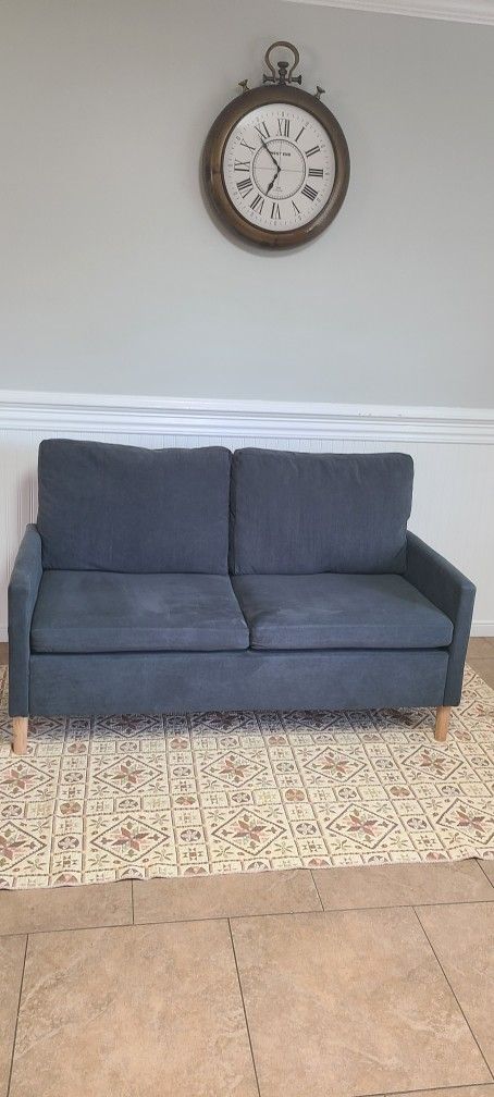 Mini sofa in excelent condition 