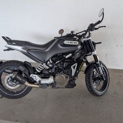 2021 Husqvarna Svartpilen 401 