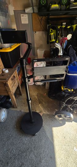 Adjustable tablet stand
