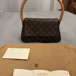 Louis Vuitton Mini looping Handbag-Like New
