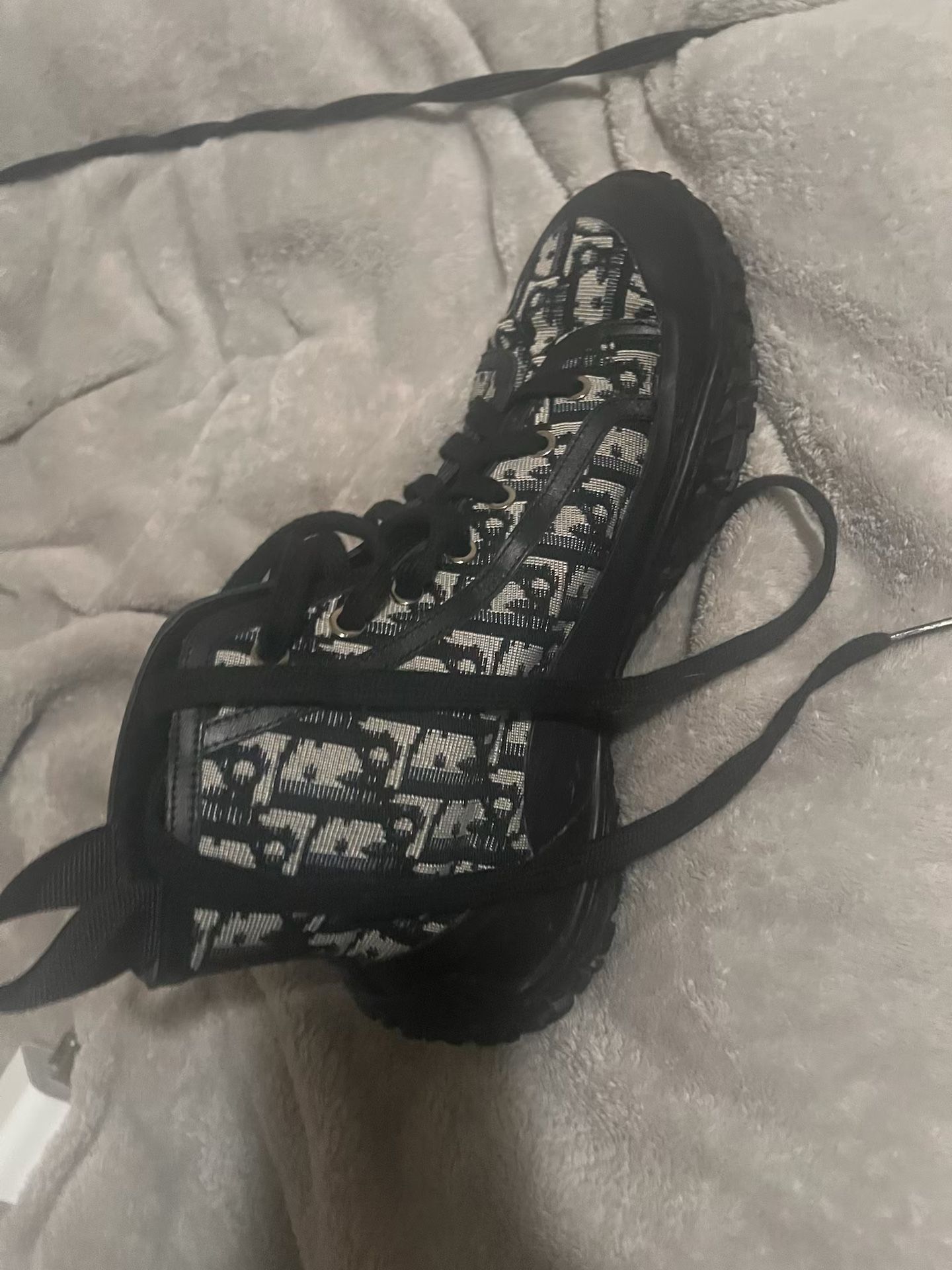 Dior B28