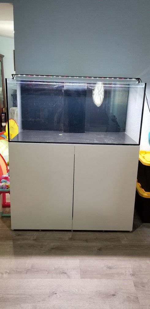 WaterBox Reef 130.4 (96.4 gallons) With Sump, Stand & Extras