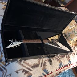 Micheal Schenker Deluxe Hard Case With V Guitar 