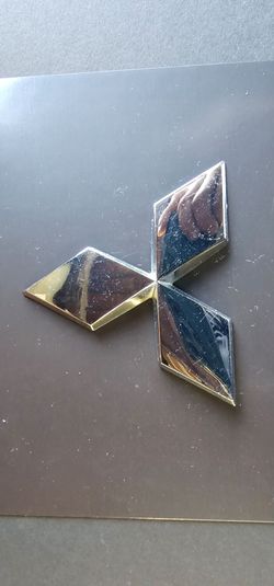 Mitsubishi emblem