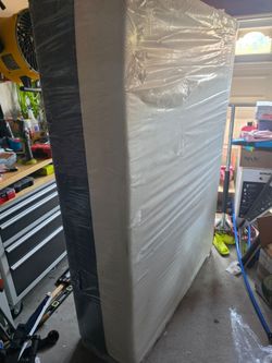 Full size bed/box spring/ frame
