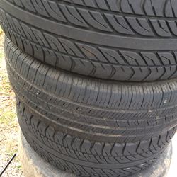 llantas 225/55R18  Marca TOURING En Muy Buenas Condiciones , Para Información llame Al (571)(269)(1959)