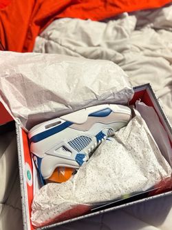 Jordan 4 Military Blue. Size 9.5
