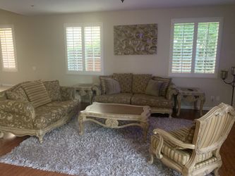 6 pics living Room