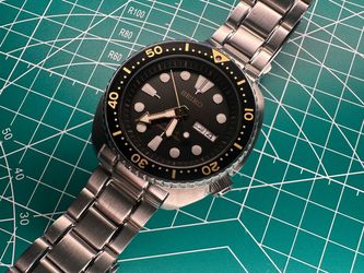 Seiko SRP775j "Gilt" Turtle - Arabic (extra bracelet included)