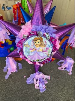 Sofía the first bola star pinata