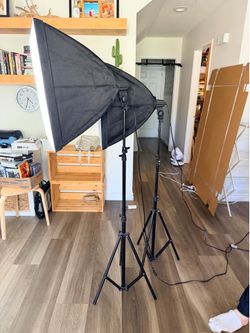 2 studio lights for photography/videography