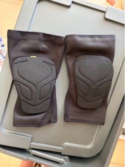 Demon Mountain bike knee pads brand new and used size L/M