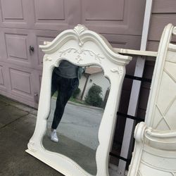 Twin Sleigh Bed And mirror 