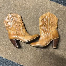 Women’s Size 7 Authentic Cowboy Boots