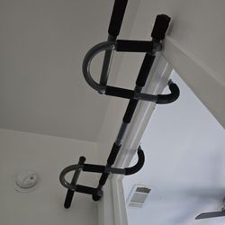 Pull Up Bar