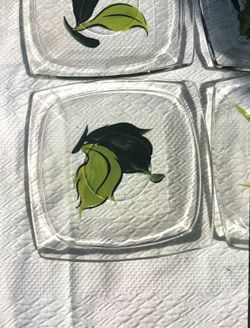 4 Vintage Leaf Plates 