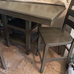 Mesa De Comedor 4 Sillas Y Una Banca En Perfectas  Condiciones 300.00——-__