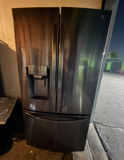 LG French Door Fridge – Black Stainless, Water & Ice