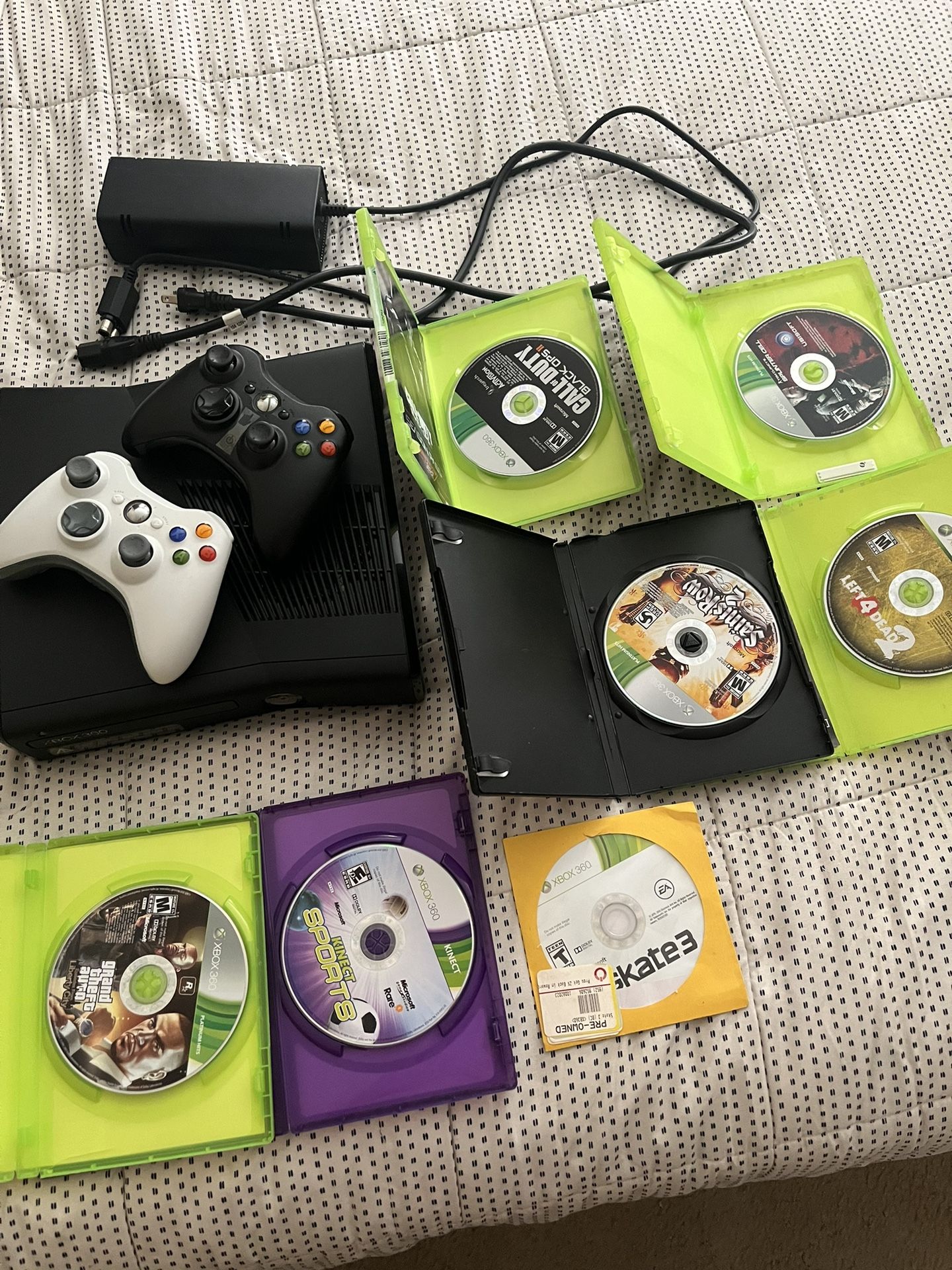Xbox 360 Bundle (Games, Controllers, Kinect)