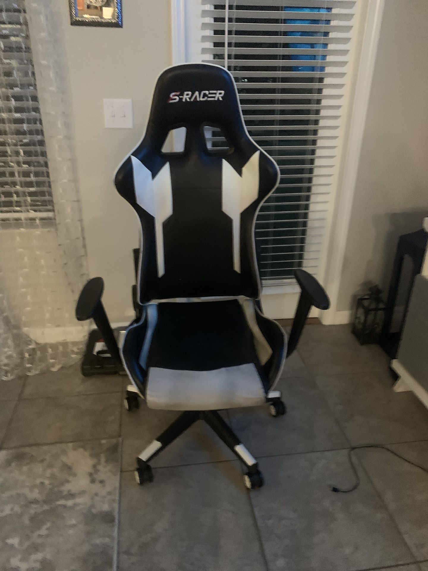 S-racer Gaming Chair