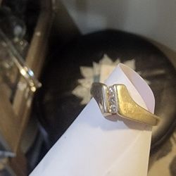 10k Vintage Diamond Ring