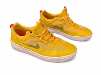 Nike SB Chron 2 CU9220-700 Men’s Size 10.5 University Gold Pink Skate Shoes