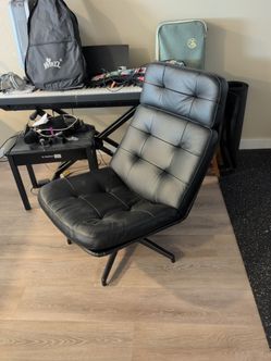 Ikea Black Leather Lounge / Recliner Chair – Comfortable & Modern