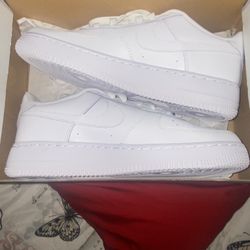 Air Force 1s White Size 7 Youth