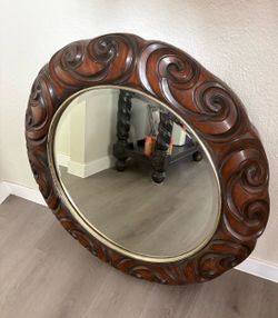 Round mirror