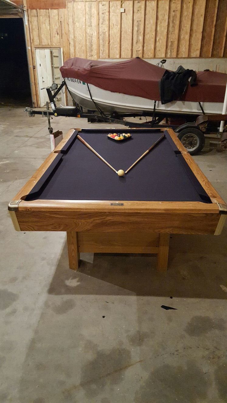 8ft Brunswick Buckingham Pool Table (set up available)