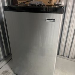 3.2 cu. ft. Refrigerator - Platninum Steel 