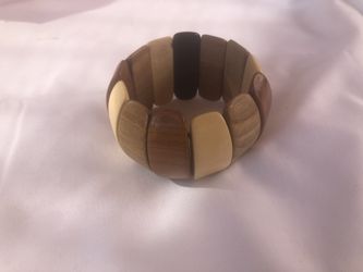 Vintage 1 1/2 stretchable bracelet excellent condition wood grain look