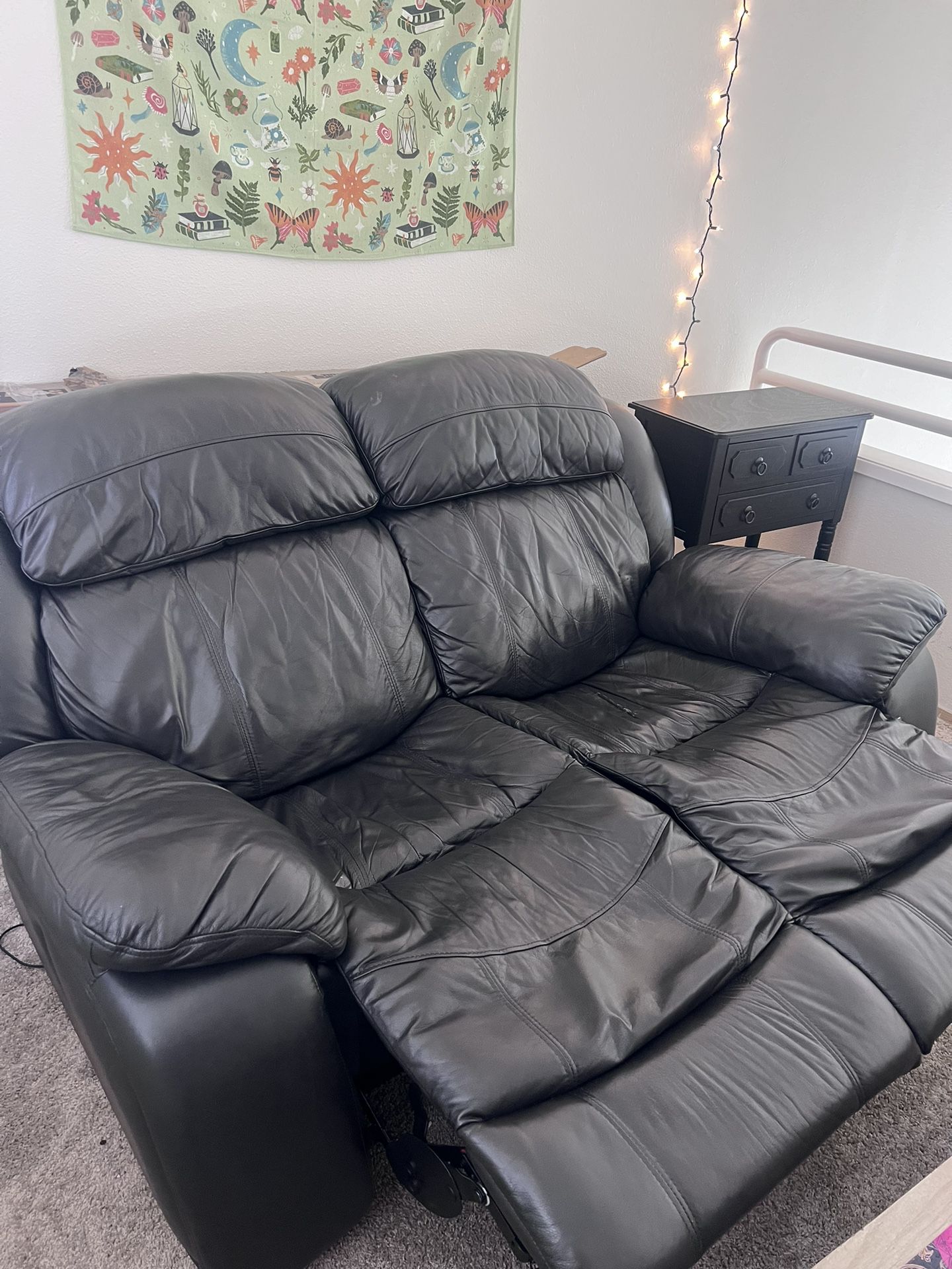 2 Seat Reclining Leather Sofa (PRICE DROP)