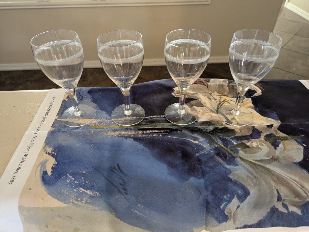 Set Of 4 Stemware Glasses