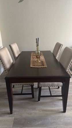 Dining table set