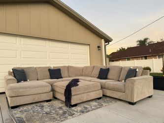 NEW Living Spaces U Shaped Gray Sectional W Ottoman DELIVERY AVAILABLE