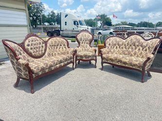 Set of 3 pieces Victorian style couches