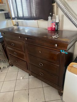 Dresser