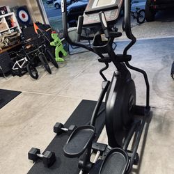 SOLE E25 Eliptical Machine