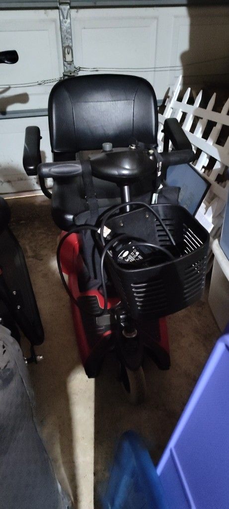 Electric Scooter With 2 Batteries.