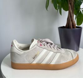Women Size 7.5 adidas Gazelle Valentine Day Shoes