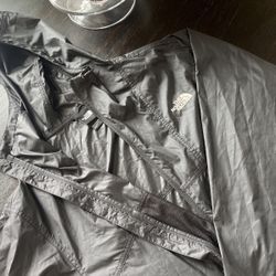 Men’s Size Small (Runs Bigger Tho) NorthFace Windbreaker